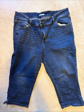 Women's Dark Blue Denim Capris - Classic Stretch Fit